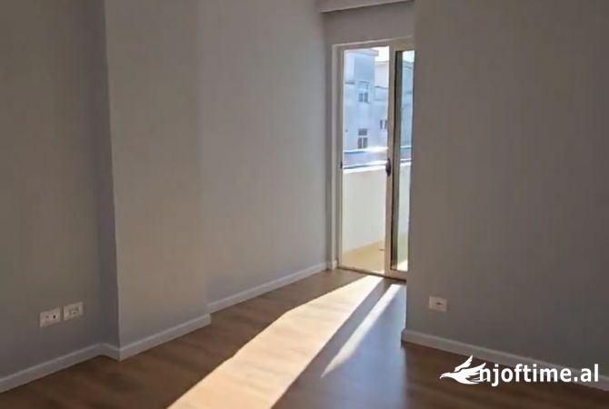Shtepi ne shitje Apartament ne Tirane, 2+1, Mobilimi Bosh, pa mobiluar, Pagesa 108,000  Euro.