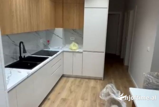 Shtepi me qera 2+1 ne Tirane - 1,000 Euro