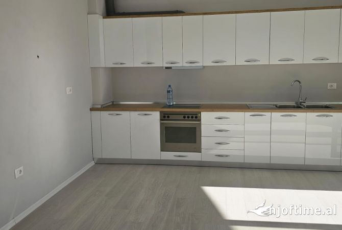 Shtepi me qera Apartament ne Tirane, 2+1, Mobilimi Bosh, pa mobiluar, Pagesa 625  Euro.
