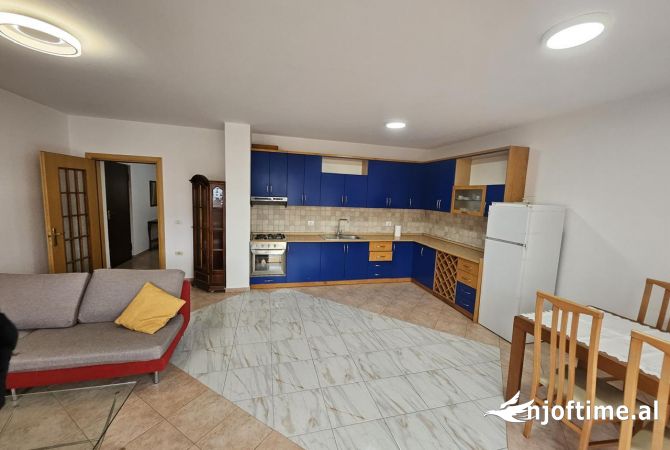 Shtepi me qera 2+1 ne Tirane - 60,000 Leke
