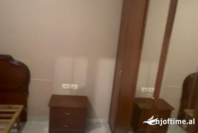 Shtepi me qera Apartament ne Tirane, 1+1, Mobilimi E mobiluar, Pagesa 300  Euro.