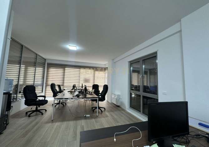 Ambient biznesi me qera 3+1 ne Tirane - 2,300 Euro