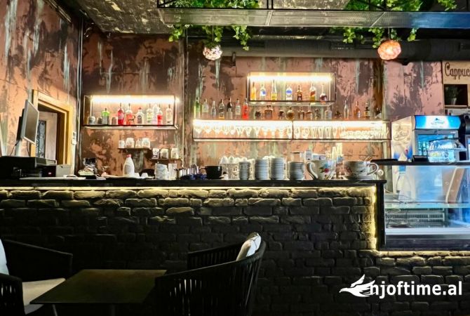 Ambient biznesi me qera 2+1 ne Tirane - 2,500 Euro