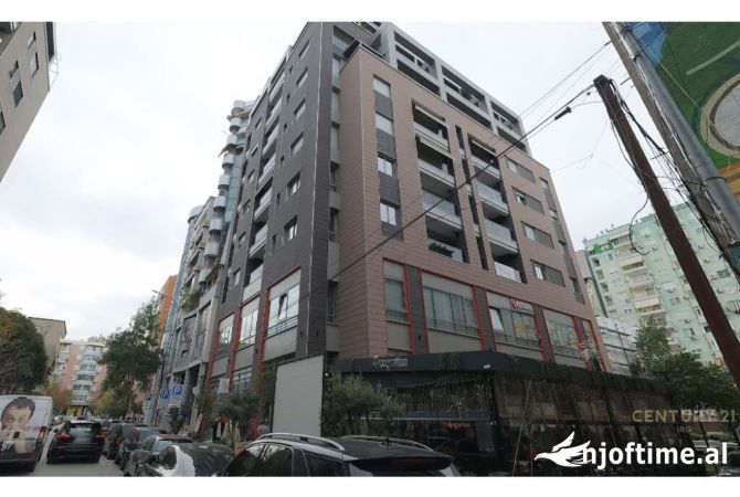 Ambient biznesi me qera 3+1 ne Tirane - 1,400 Euro