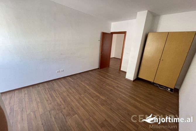 Ambient biznesi me qera 3+1 ne Tirane - 1,600 Euro
