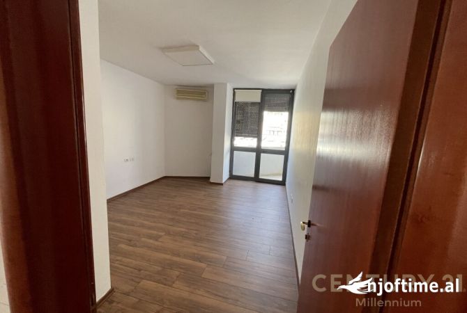 Ambient biznesi me qera 3+1 ne Tirane - 1,600 Euro