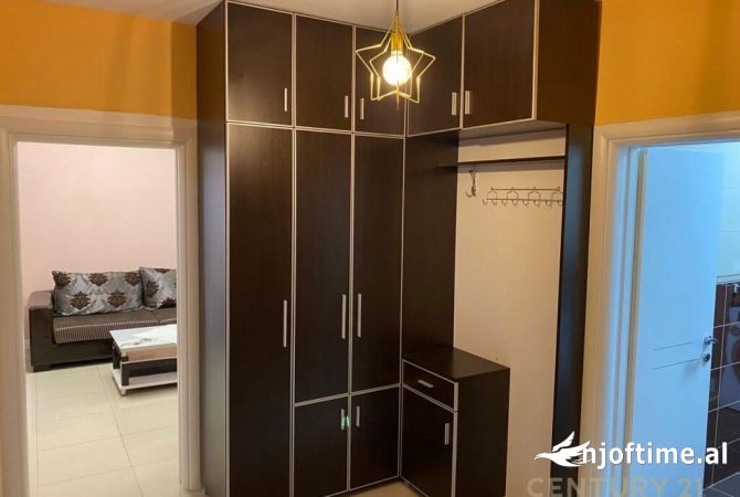 Shtepi me qera Apartament ne Tirane, 4+1, Mobilimi E mobiluar, Pagesa 800  Euro.