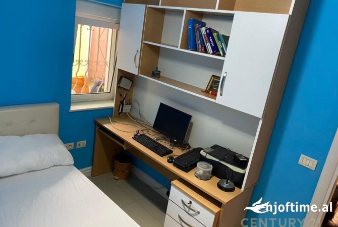 Shtepi me qera Apartament ne Tirane, 4+1, Mobilimi E mobiluar, Pagesa 800  Euro.