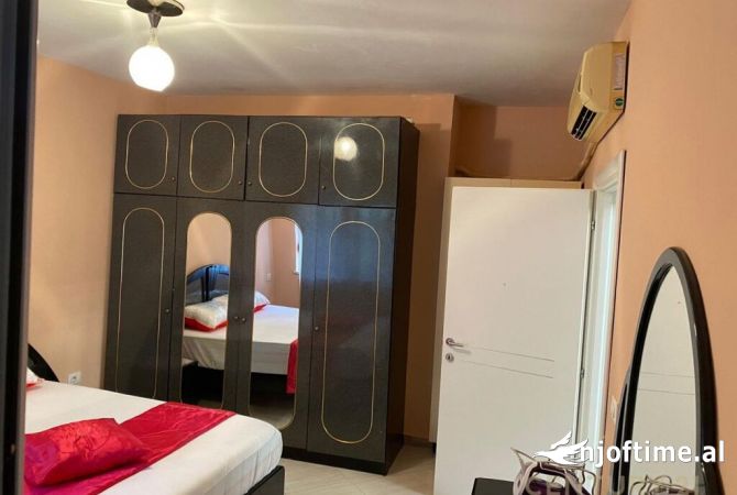 Shtepi me qera Apartament ne Tirane, 4+1, Mobilimi E mobiluar, Pagesa 800  Euro.