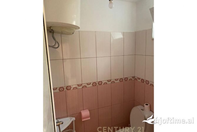 Shtepi me qera Apartament ne Tirane, 4+1, Mobilimi E mobiluar, Pagesa 800  Euro.