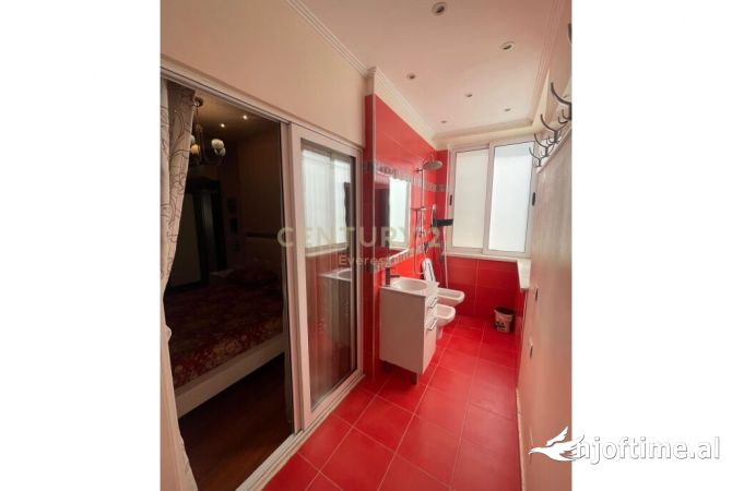 Shtepi me qera Apartament ne Tirane, 2+1, Mobilimi E mobiluar, Pagesa 900  Euro.