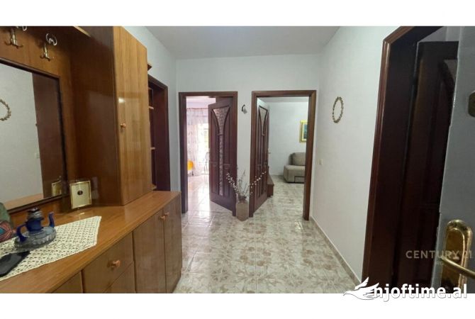 Shtepi me qera Apartament ne Tirane, 2+1, Mobilimi E mobiluar, Pagesa 500  Euro.