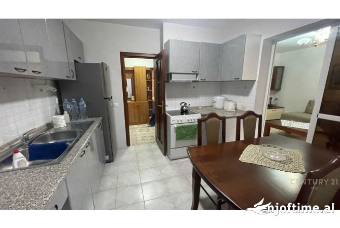 Shtepi me qera Apartament ne Tirane, 2+1, Mobilimi E mobiluar, Pagesa 500  Euro.