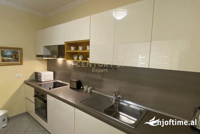 Shtepi me qera Apartament ne Tirane, 2+1, Mobilimi E mobiluar, Pagesa 1,600  Euro.