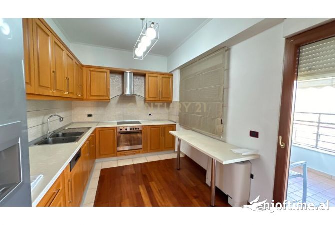 Shtepi me qera Apartament ne Tirane, 3+1, Mobilimi E mobiluar, Pagesa 1,500  Euro.