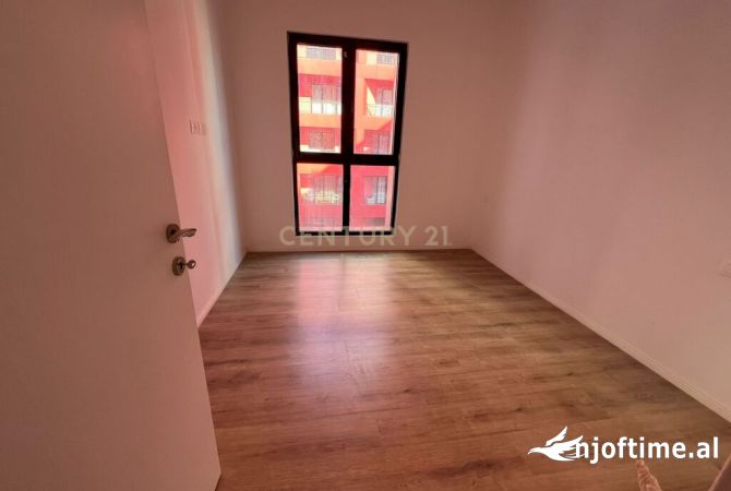 Ambient biznesi me qera 3+1 ne Tirane - 600 Euro