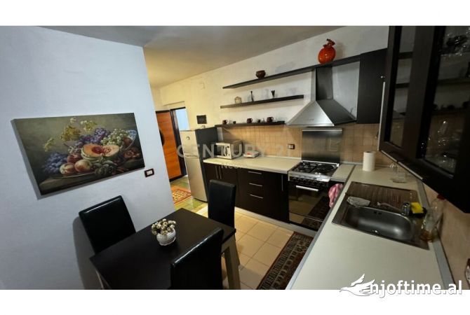 Shtepi ne shitje Apartament ne Tirane, 1+1, Mobilimi E mobiluar, Pagesa 130,000  Euro.