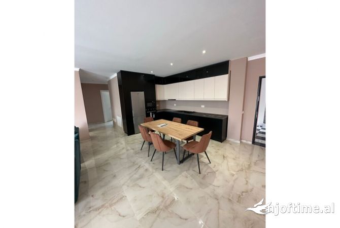 Shtepi me qera 3+1 ne Tirane - 1,200 Euro