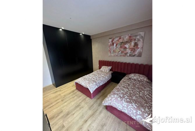 Shtepi me qera Apartament ne Tirane, 3+1, Mobilimi E mobiluar, Pagesa 1,200  Euro.