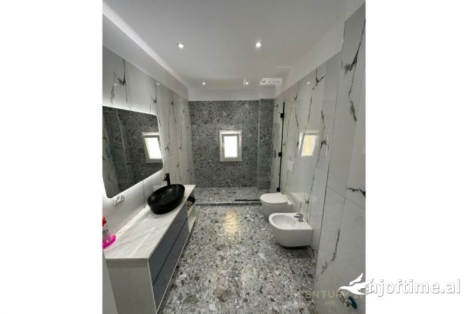 Shtepi me qera Apartament ne Tirane, 3+1, Mobilimi E mobiluar, Pagesa 1,200  Euro.