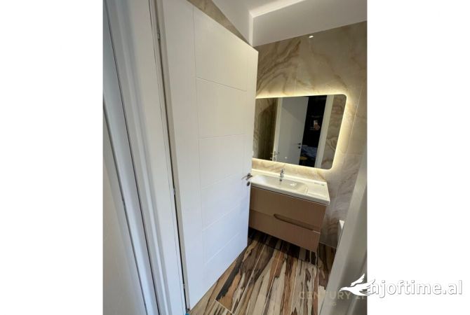 Shtepi me qera Apartament ne Tirane, 3+1, Mobilimi E mobiluar, Pagesa 1,200  Euro.