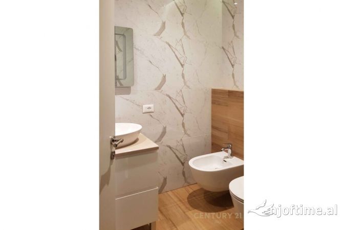 Shtepi ne shitje Apartament ne Tirane, 2+1, Mobilimi E mobiluar, Pagesa 208,000  Euro.