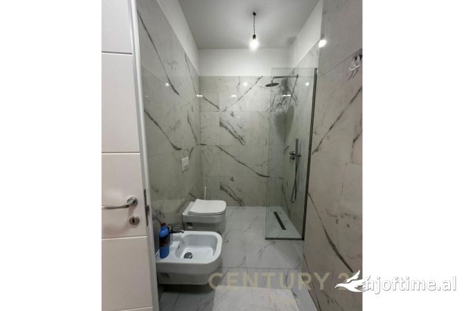 Shtepi me qera Apartament ne Tirane, 2+1, Mobilimi E mobiluar, Pagesa 1,200  Euro.