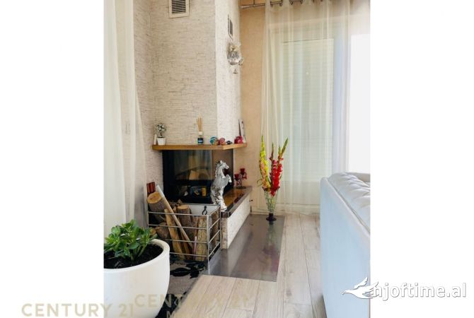 Shtepi ne shitje Apartament ne Tirane, 2+1, Mobilimi E mobiluar, Pagesa 270,000  Euro.