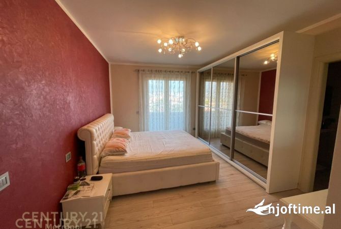 Shtepi ne shitje Apartament ne Tirane, 2+1, Mobilimi E mobiluar, Pagesa 270,000  Euro.