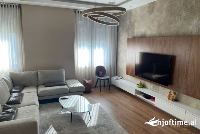 Shtepi ne shitje 2+1 ne Tirane - 440,000 Euro