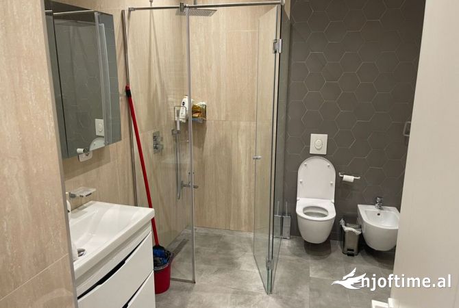 Shtepi ne shitje Apartament ne Tirane, 2+1, Mobilimi E mobiluar, Pagesa 440,000  Euro.