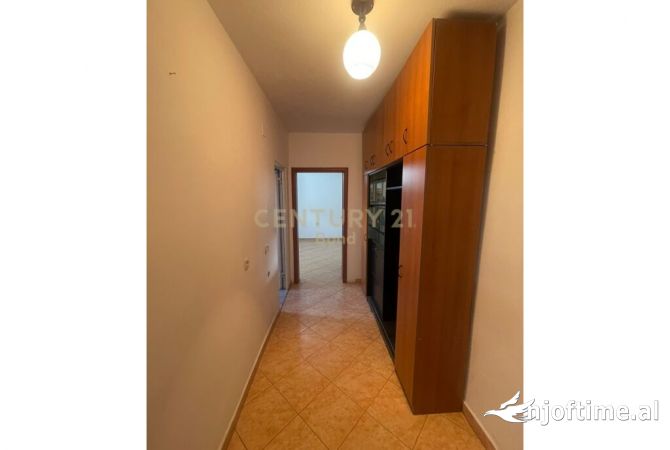 Shtepi ne shitje Apartament ne Tirane, 2+1, Mobilimi E mobiluar, Pagesa 88,000  Euro.