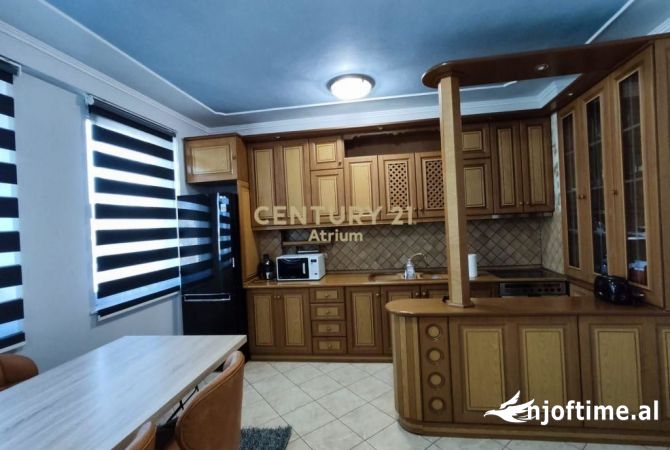 Shtepi me qera Apartament ne Tirane, 3+1, Mobilimi E mobiluar, Pagesa 800  Euro.