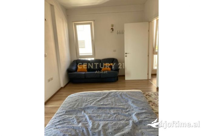 Shtepi ne shitje Apartament ne Tirane, 2+1, Mobilimi E mobiluar, Pagesa 150,000  Euro.