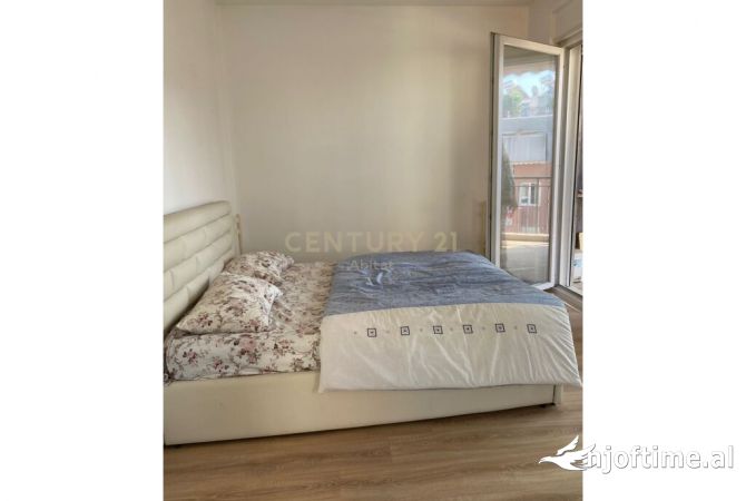 Shtepi ne shitje Apartament ne Tirane, 2+1, Mobilimi E mobiluar, Pagesa 150,000  Euro.