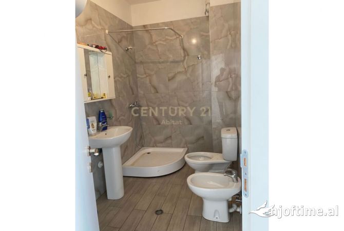 Shtepi ne shitje Apartament ne Tirane, 2+1, Mobilimi E mobiluar, Pagesa 150,000  Euro.