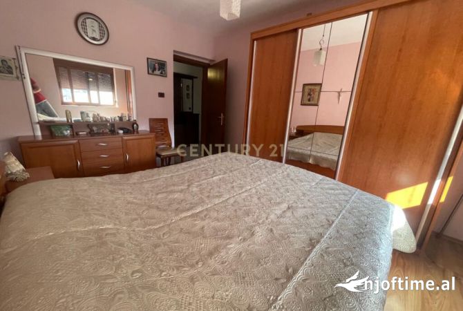 Shtepi ne shitje Apartament ne Tirane, 2+1, Mobilimi E mobiluar, Pagesa 110,000  Euro.