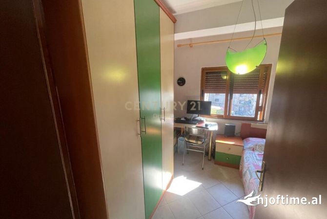 Shtepi ne shitje Apartament ne Tirane, 2+1, Mobilimi E mobiluar, Pagesa 110,000  Euro.