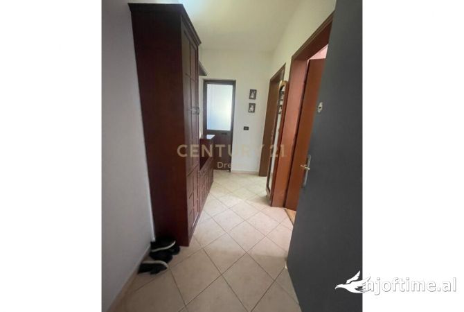 Shtepi ne shitje Apartament ne Tirane, 2+1, Mobilimi E mobiluar, Pagesa 110,000  Euro.