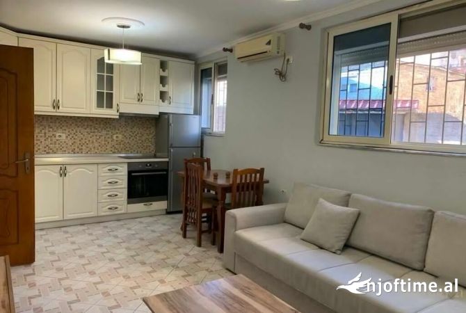 Shtepi me qera Apartament ne Tirane, 1+1, Mobilimi E mobiluar, Pagesa 400  Euro.