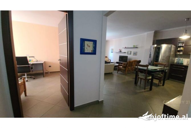 Shtepi me qera Apartament ne Tirane, 2+1, Mobilimi E mobiluar, Pagesa 700  Euro.