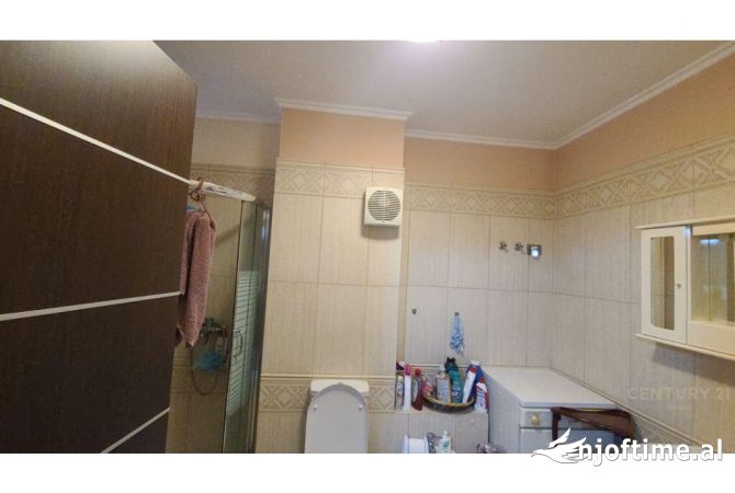 Shtepi me qera Apartament ne Tirane, 2+1, Mobilimi E mobiluar, Pagesa 700  Euro.
