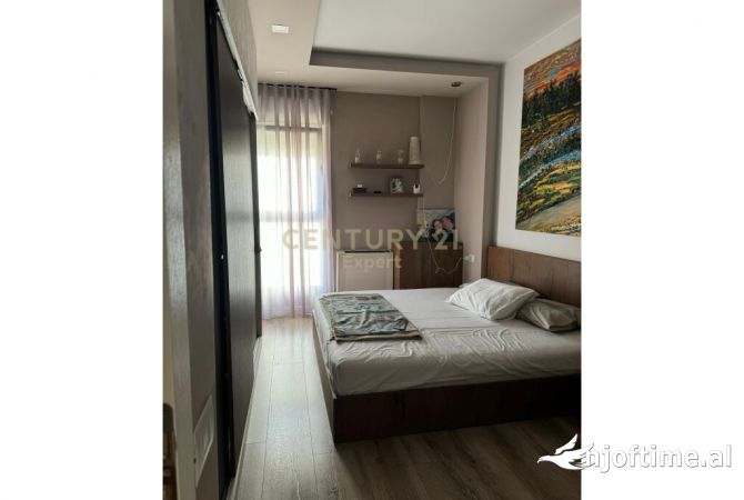 Shtepi ne shitje Apartament ne Tirane, 2+1, Mobilimi E mobiluar, Pagesa 235,000  Euro.
