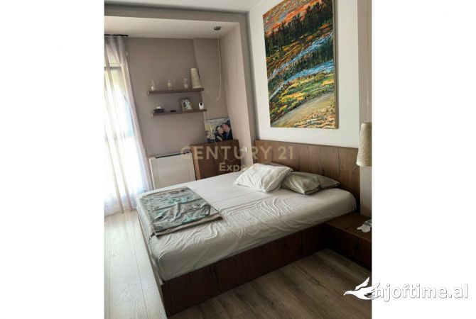 Shtepi ne shitje Apartament ne Tirane, 2+1, Mobilimi E mobiluar, Pagesa 235,000  Euro.