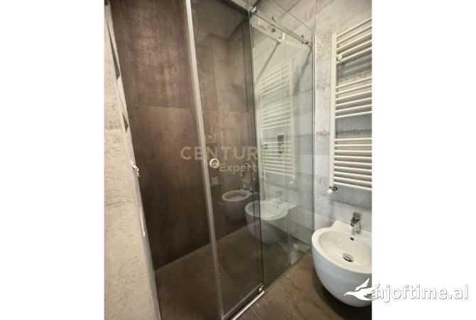 Shtepi ne shitje Apartament ne Tirane, 2+1, Mobilimi E mobiluar, Pagesa 235,000  Euro.