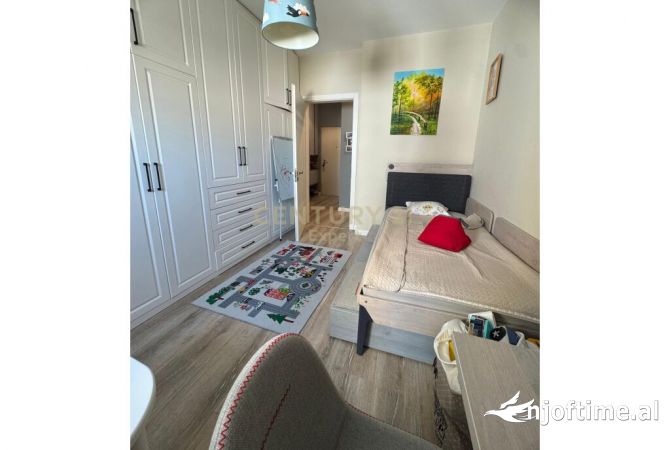 Shtepi ne shitje Apartament ne Tirane, 2+1, Mobilimi E mobiluar, Pagesa 235,000  Euro.