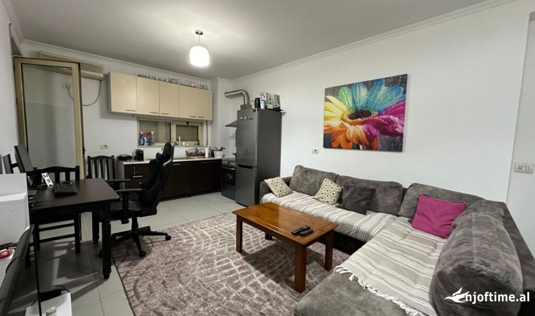 Shtepi me qera Apartament ne Tirane, 2+1, Mobilimi E mobiluar, Pagesa 650  Euro.