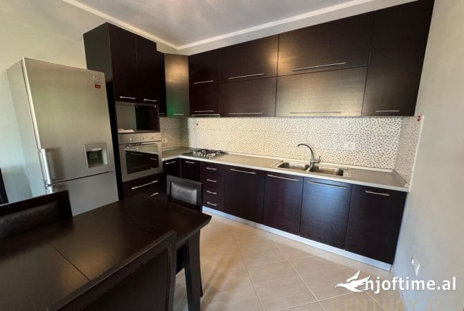 Shtepi me qera Apartament ne Tirane, 2+1, Mobilimi E mobiluar, Pagesa 550  Euro.