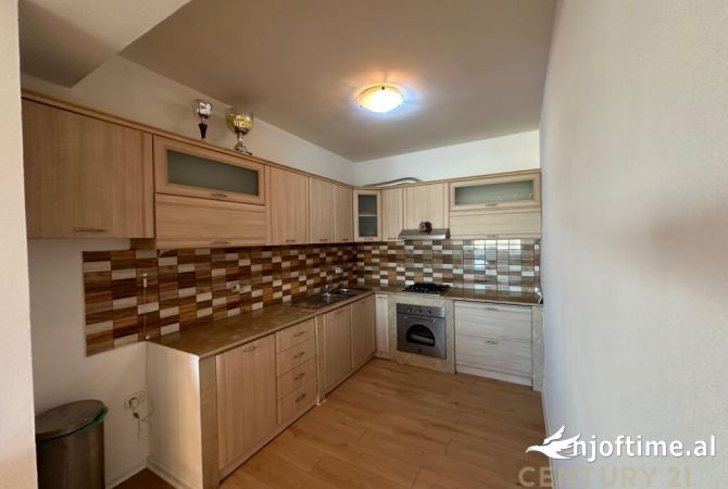 Shtepi ne shitje Apartament ne Tirane, 2+1, Mobilimi E mobiluar, Pagesa 199,000  Euro.