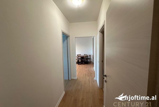 Shtepi ne shitje Apartament ne Tirane, 2+1, Mobilimi E mobiluar, Pagesa 199,000  Euro.